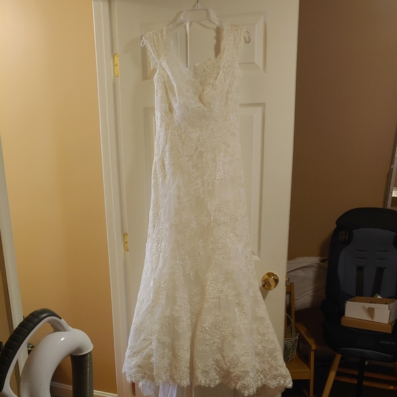 Allure Bridals Dresses & Skirts - NWOT Allure Bridal Gown/Wedding Dress